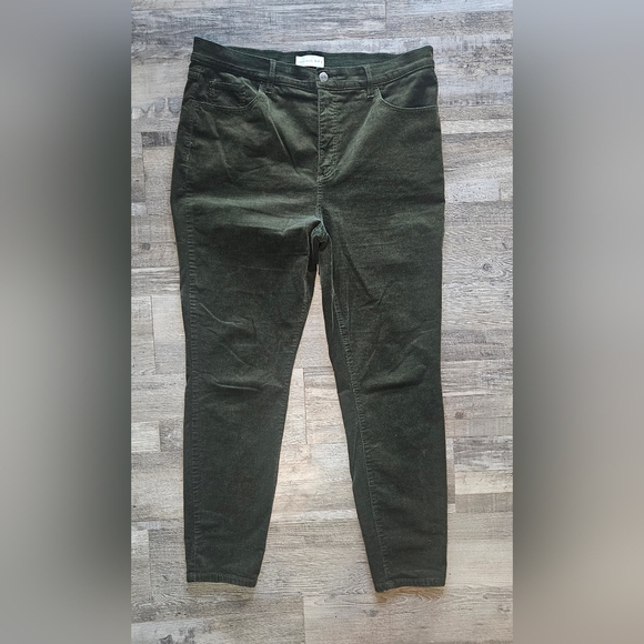 LOFT Pants - 💙🩷 Loft Green Corduroy Pants Womens Size 14/32 Stretch💙🩷